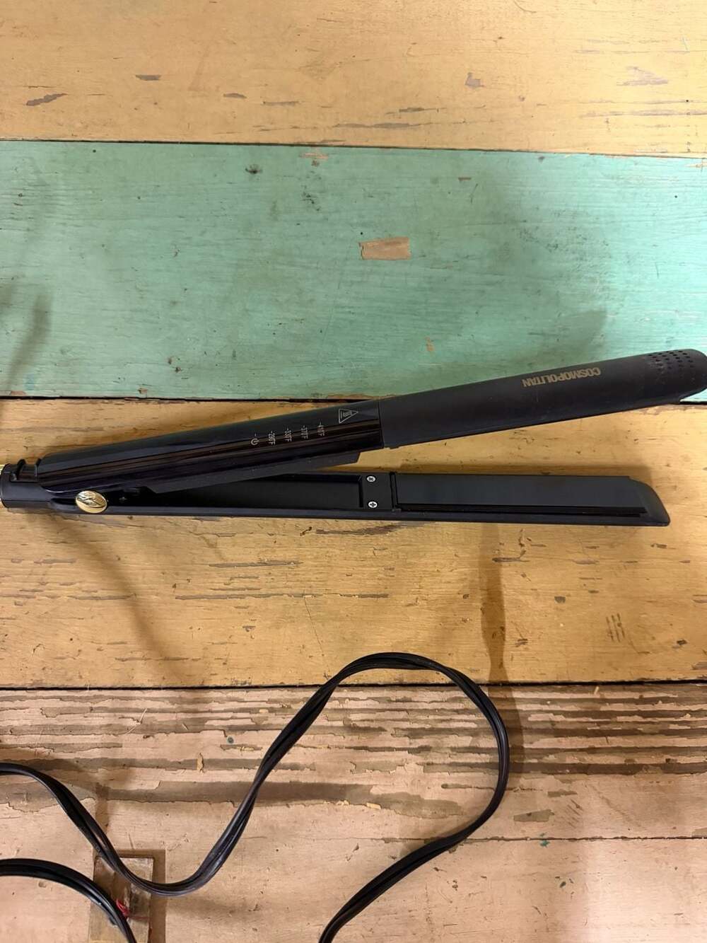 Cosmopolitan Digital Temperature Control Hair Straightener Flat Iron